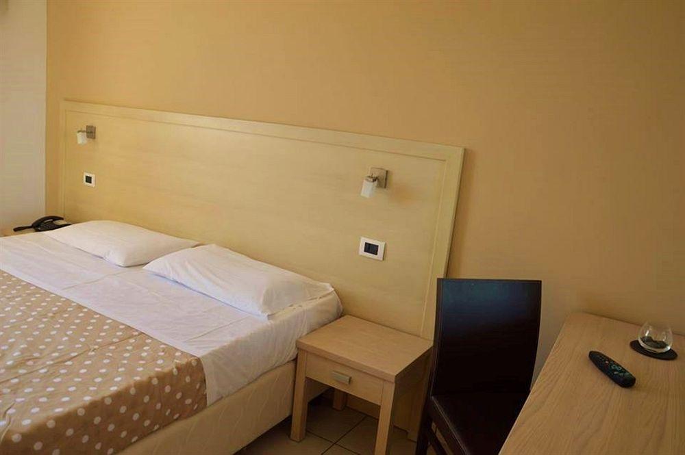 Hotel Bulla Regia ฟอนตาเน บีอานเก ภายนอก รูปภาพ